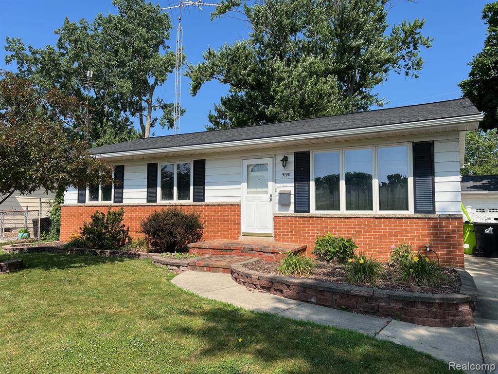 5198 Worchester Drive, Swartz Creek, MI 48473 — front exterior
