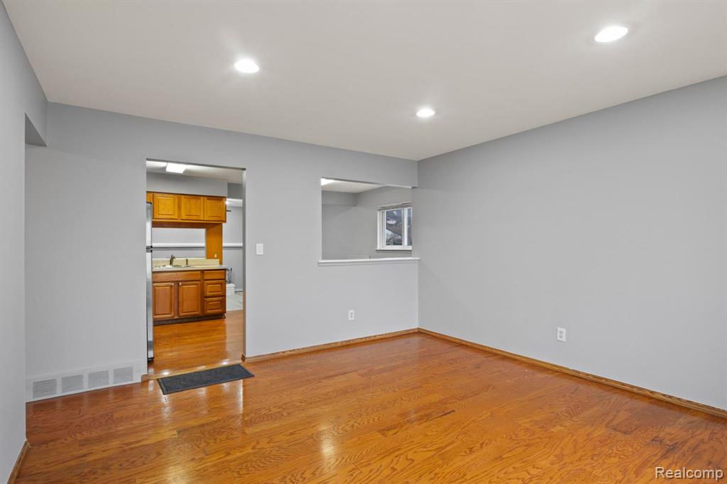 8426 Forrest Drive, Canton, MI 48187 — Photo 9