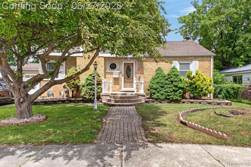 19315 Delaware Street, Roseville, MI 48066