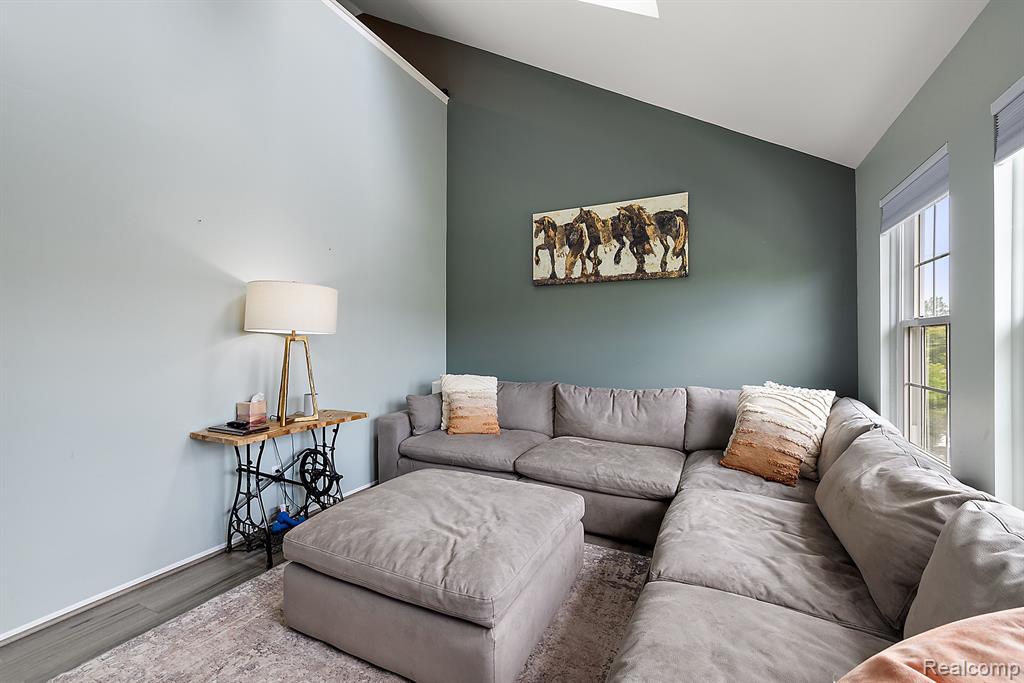 140 PARK GREEN Drive, Lake Orion, MI 48362 — Photo 10