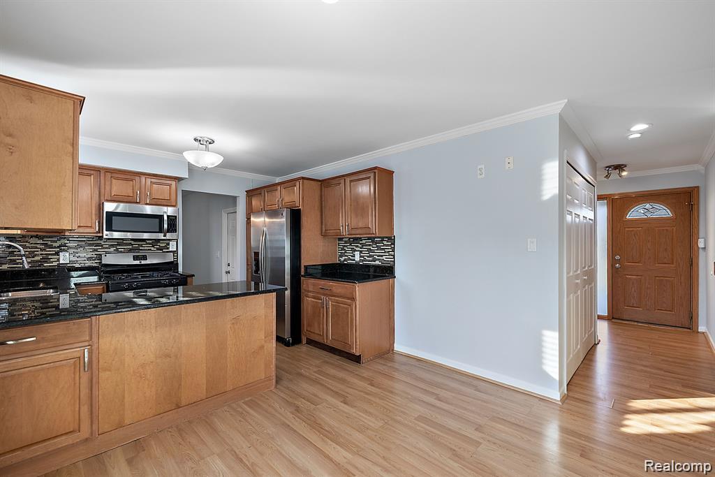4058 Colonial Boulevard, Troy, MI 48085 — Photo 13