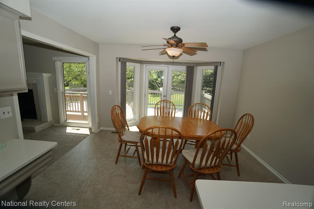 441 SANDALWOOD Drive, Rochester Hills, MI 48307 — Photo 14