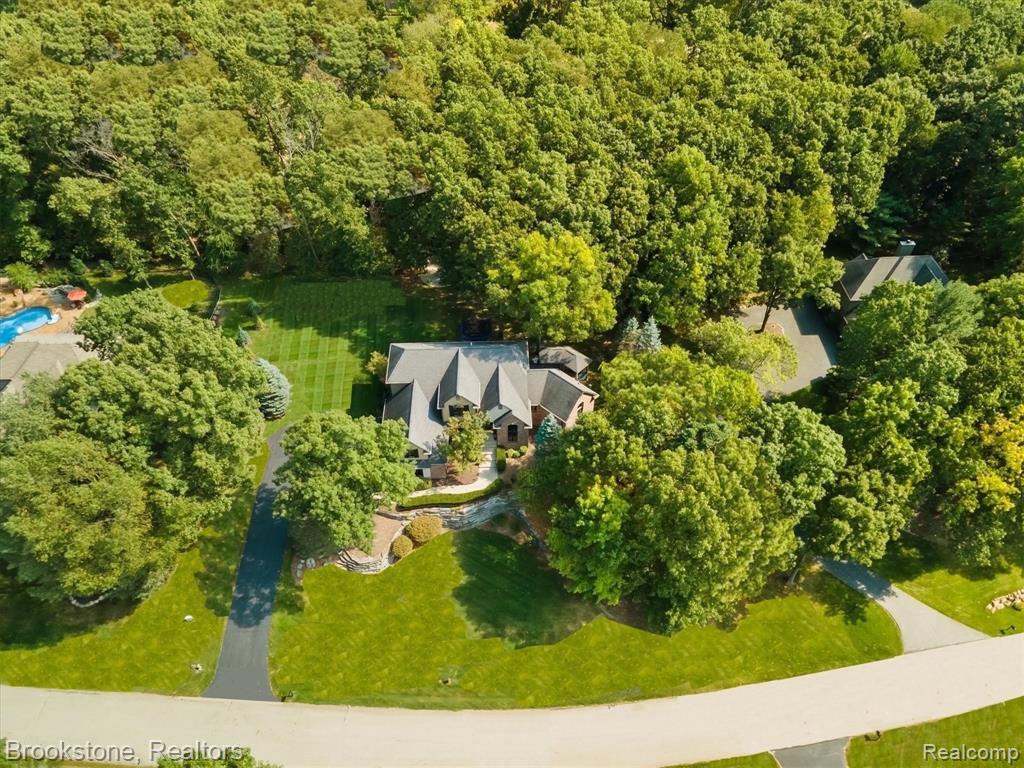 2157 CANTERWOOD, Highland, MI