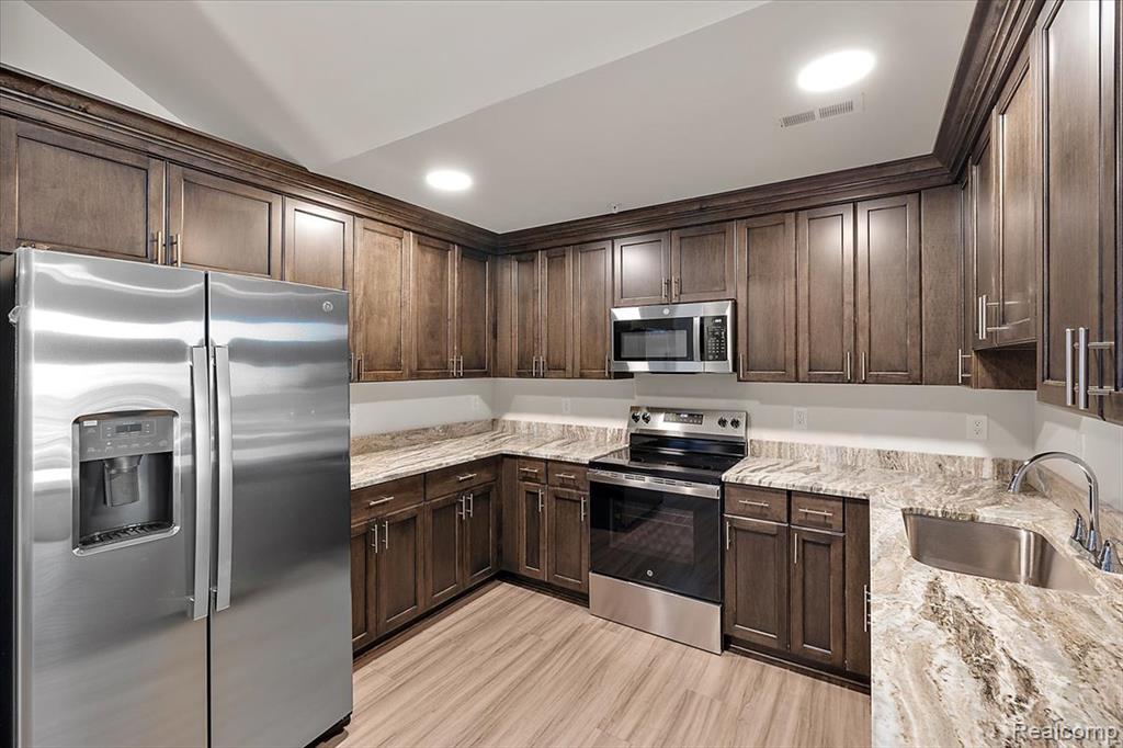 8292 Heywood Circle, 4, Sterling Heights, MI 48312 — Photo 9