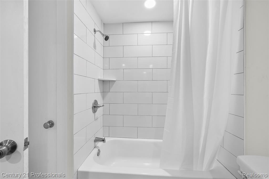 745 Hawthorne Drive, Bloomfield Hills, MI 48304 — Photo 39