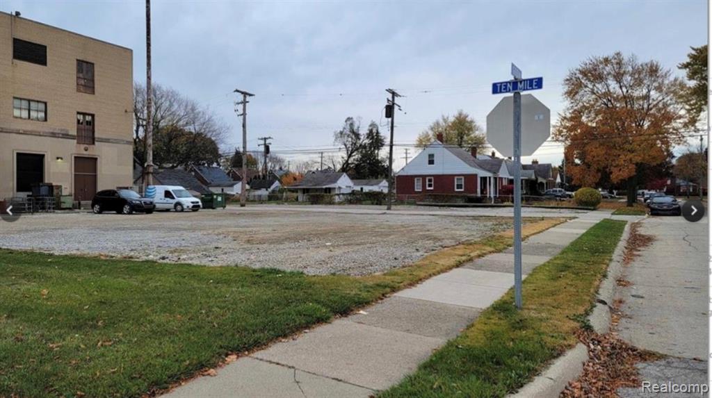 7356 E 10 Mile Road, Center Line, MI 48015
