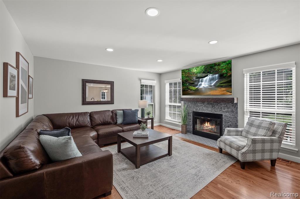 4778 Greenview Court, Commerce Twp, MI 48382 — Photo 12
