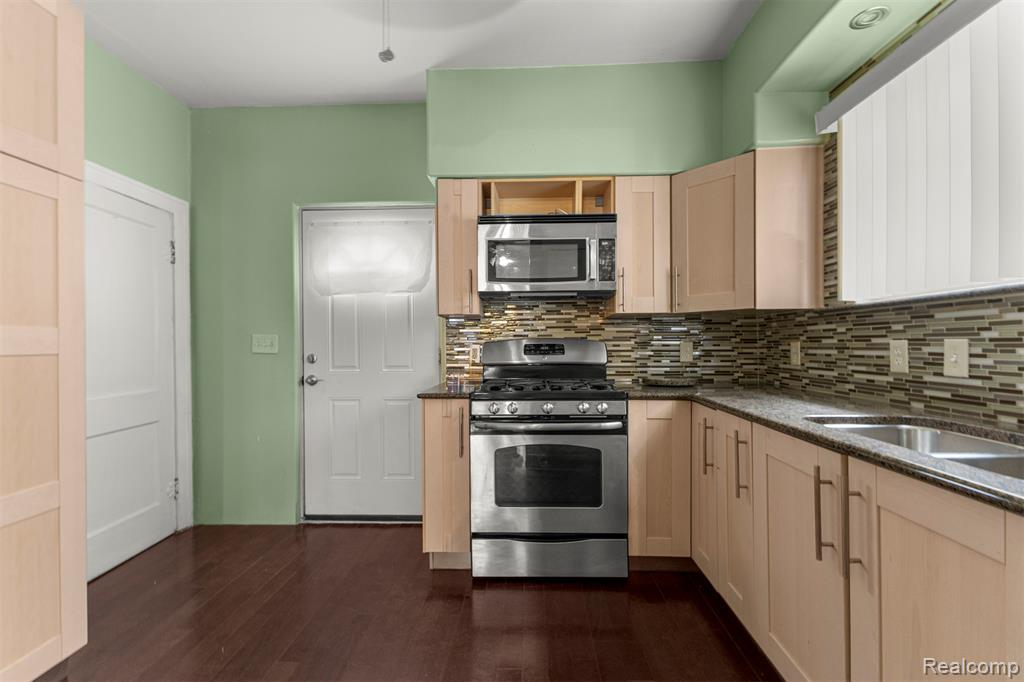 5210 Maple Street, Dearborn, MI 48126 — Photo 11