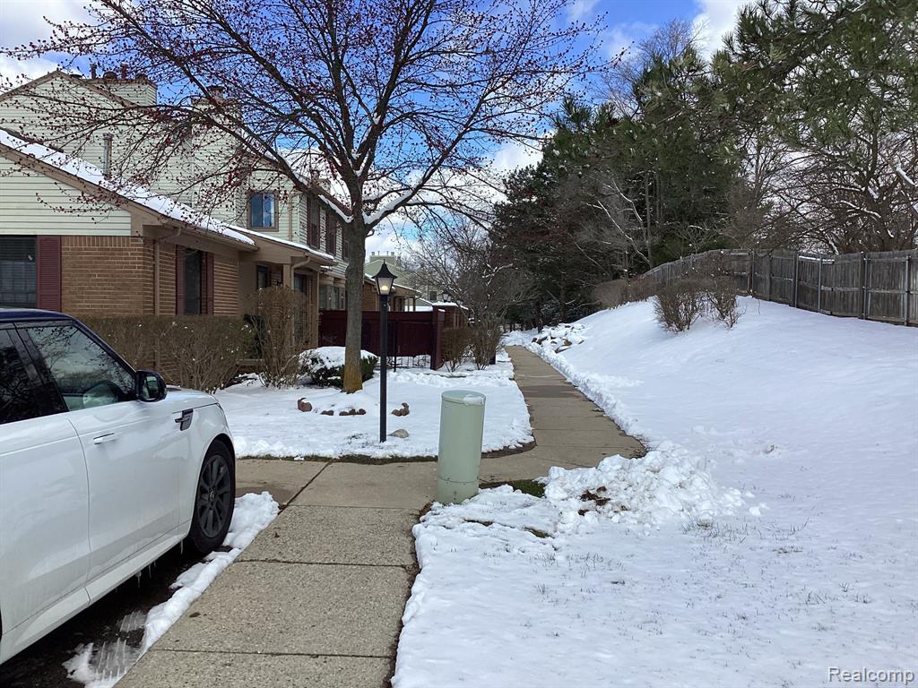 31180 COUNTRY Way, 20, Farmington Hills, MI 48331 — Photo 3