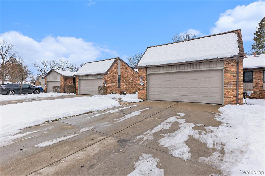 4659 Laurel Club Circle, 12, West Bloomfield, MI 48323 — Photo 2