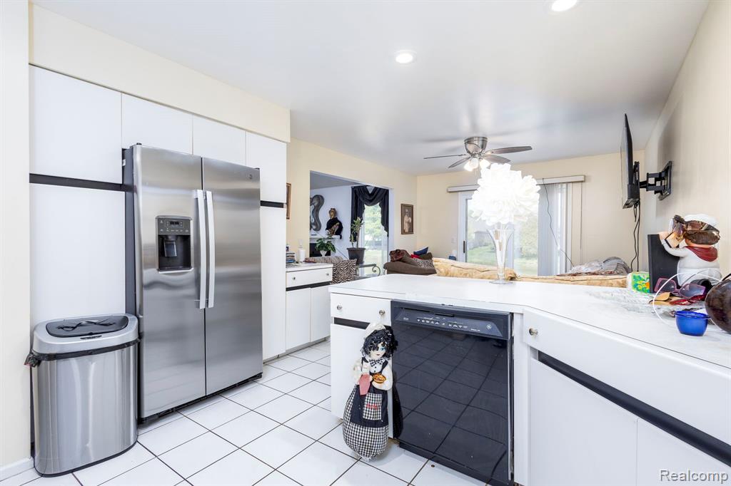 52448 Cedar Mill Drive, Macomb, MI 48042 — Photo 16