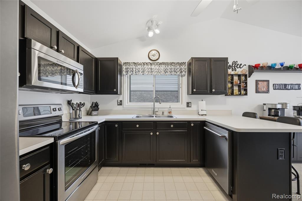 6670 Copper Creek Dr W, Washington, MI — Photo 17