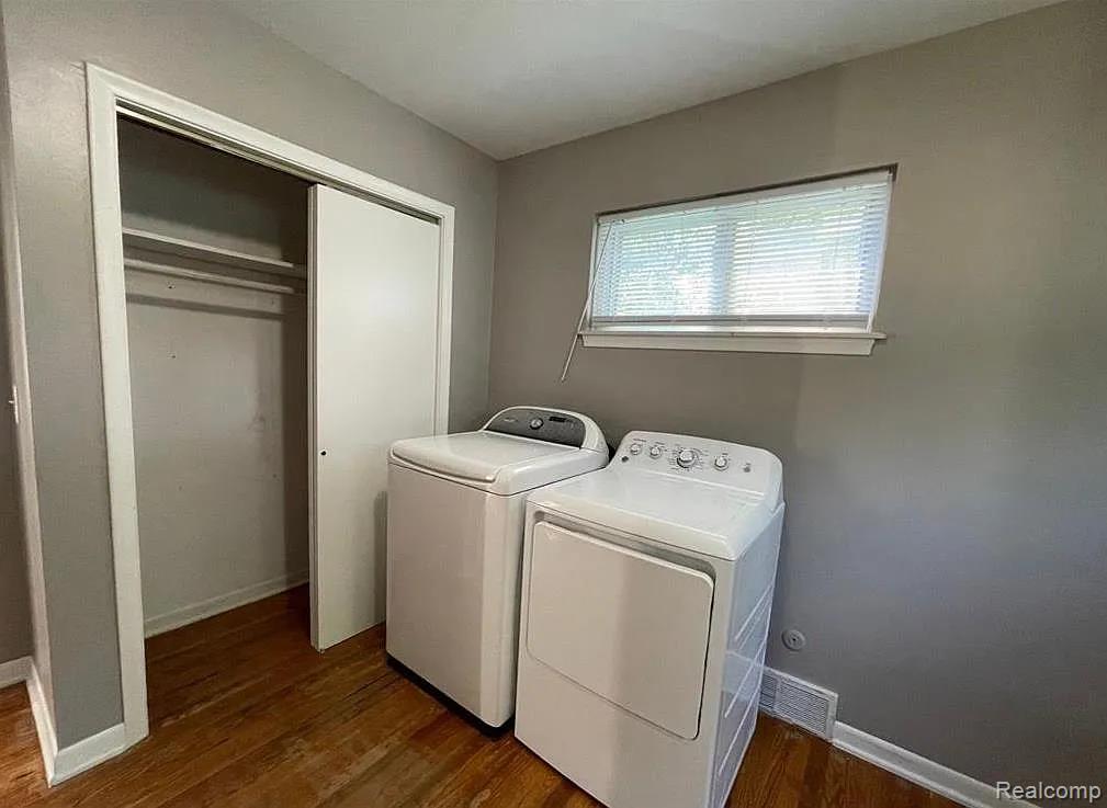 902 E WINDEMERE Avenue, Royal Oak, MI 48073 — Photo 14