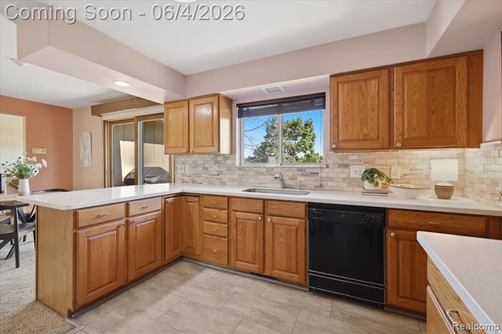 725 Deerpath Court, Ortonville, MI 48462 — Photo 38