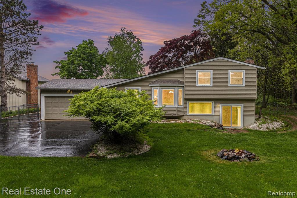 8830 SKYLANE Drive, Brighton, MI 48114 — Photo 29