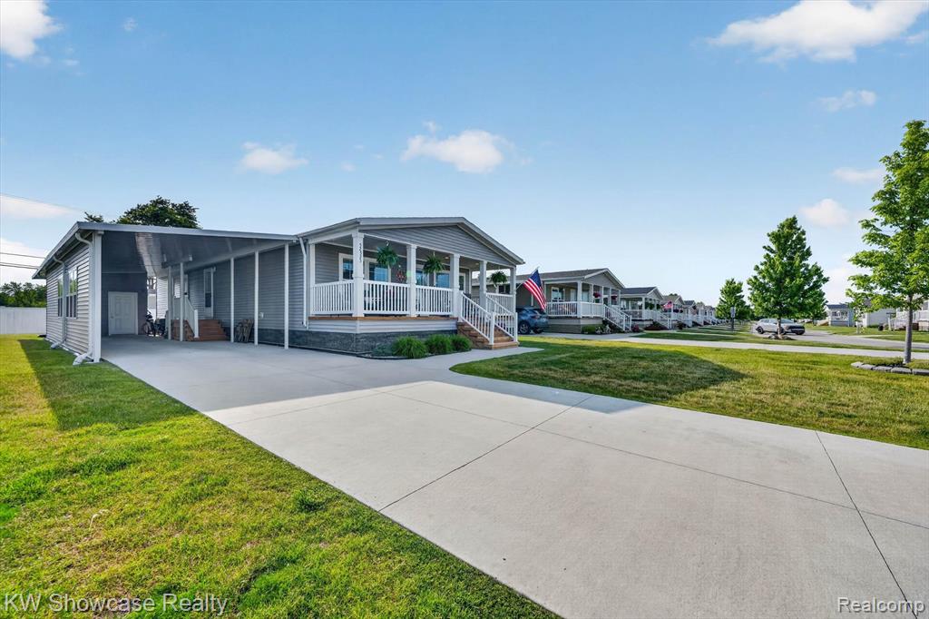 52525 Willow Wood Court, Chesterfield, MI — Photo 2