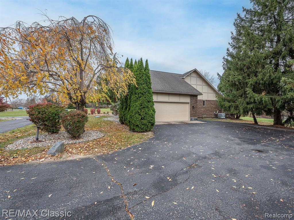 9415 N TERRITORIAL Road, Plymouth, MI 48170 — Photo 34
