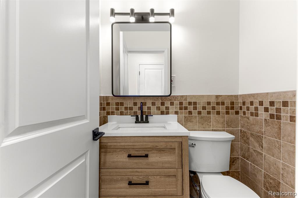 27020 Havelock Drive, Dearborn Heights, MI 48127 — Photo 32