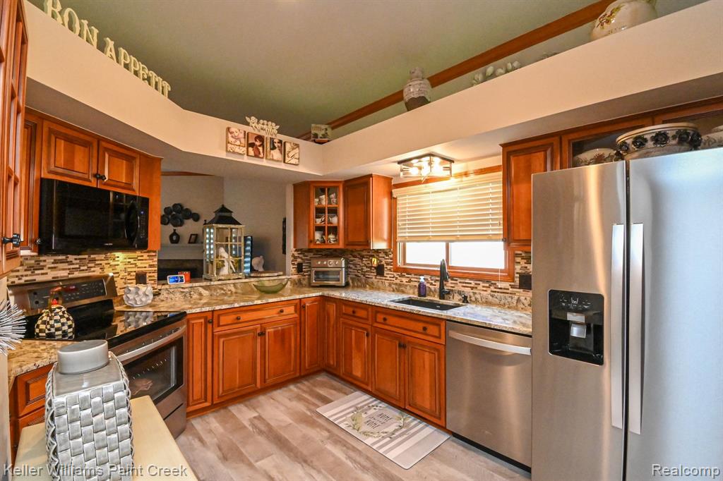4442 WISTERIA Court, Warren, MI 48092 — Photo 10