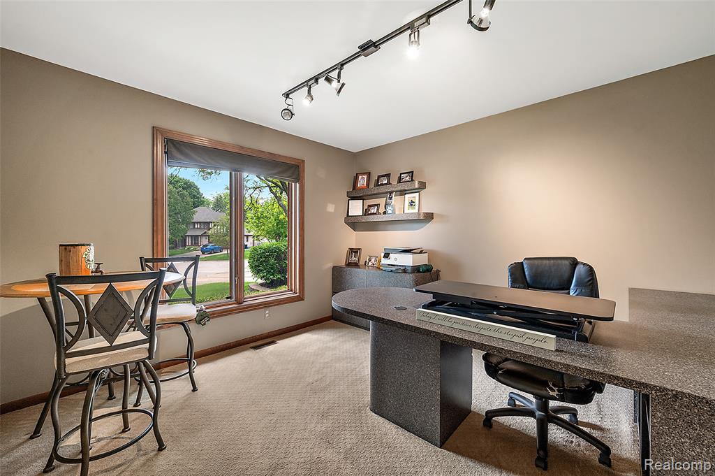6730 Whiting Drive, Troy, MI 48098 — Photo 10