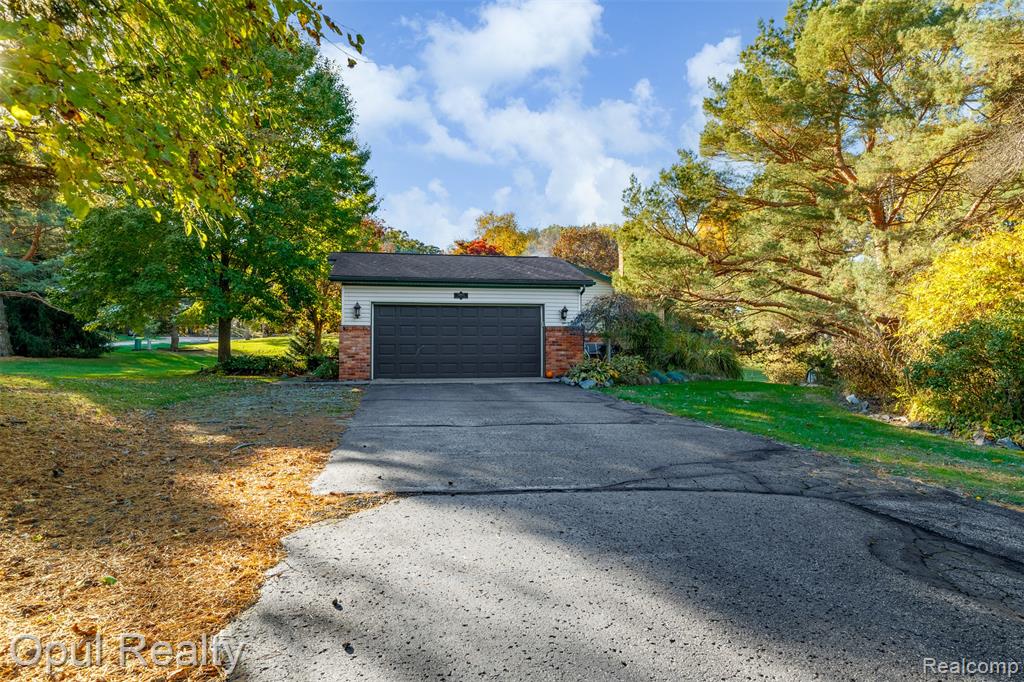 5885 Cedar Knoll Drive, Brighton, MI 48116 — Photo 36