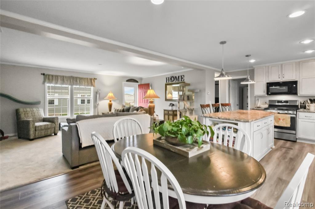 11160 Walden Court, South Lyon, MI 48178 — Photo 4