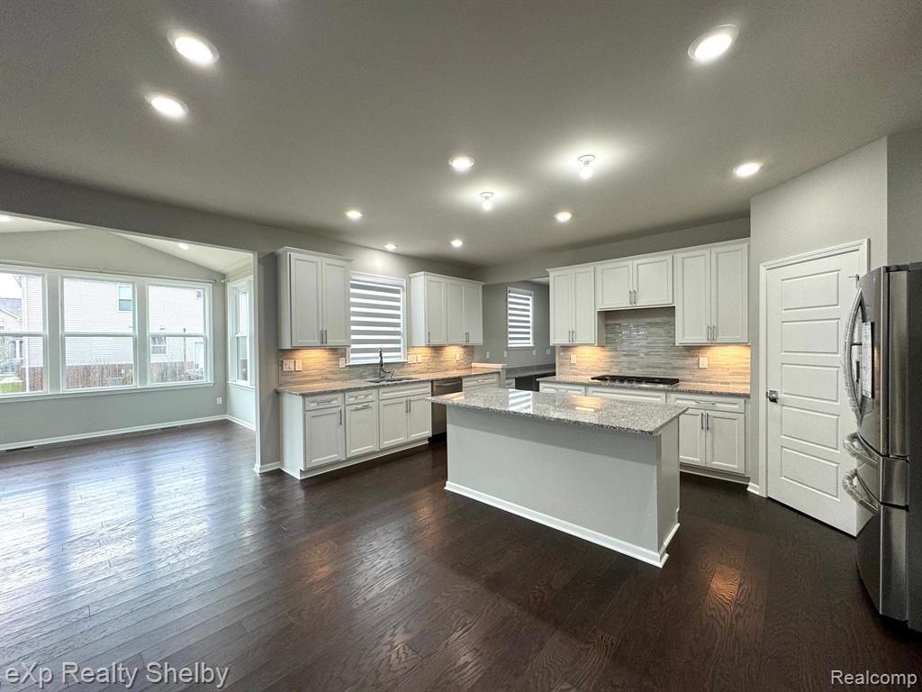 49477 Hummel Dr, Macomb, MI 48044 — Photo 15