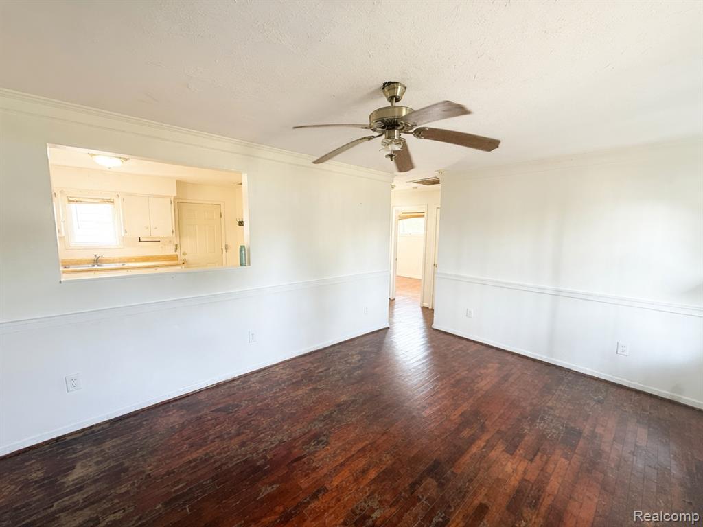 1087 W Kurtz Avenue, Flint, MI 48505 — Photo 2