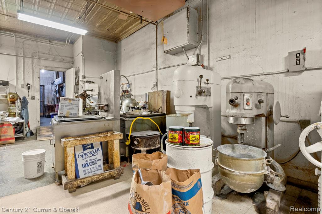 736 E STATE FAIR RD, Highland Park, MI 48203 — Photo 12