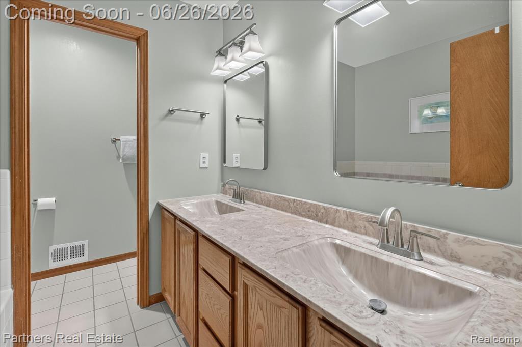 627 W Caledonia Street, Howell, MI 48843 — Photo 29
