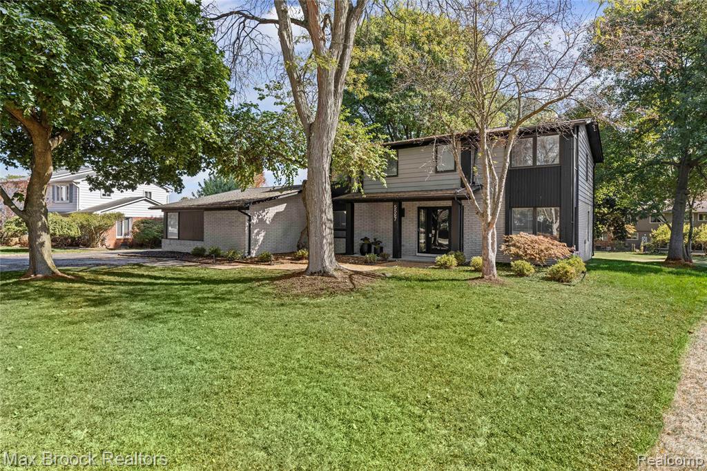 5597 Apple Ridge Trail, West Bloomfield, MI — Photo 4