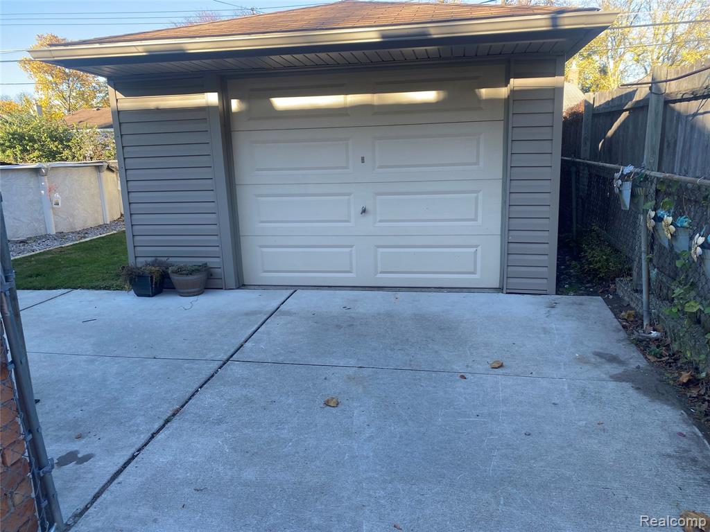 7696 Rosemary Street, Dearborn Heights, MI 48127 — Photo 18