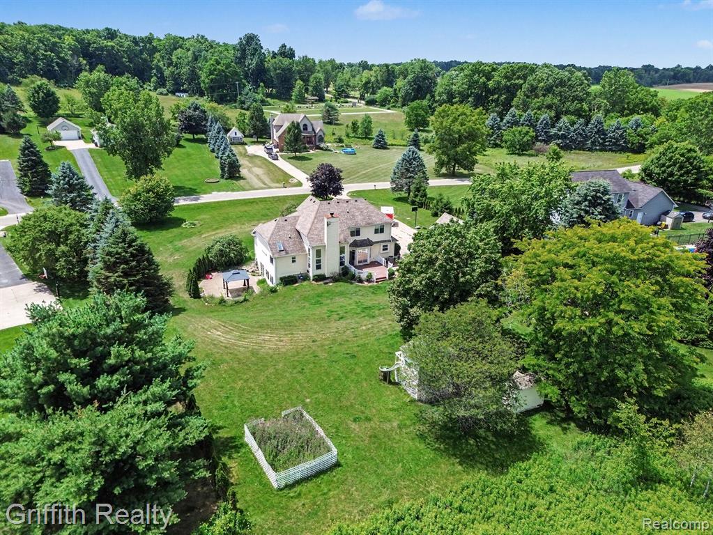7055 Augustine Court, Fenton, MI 48430 — Photo 27