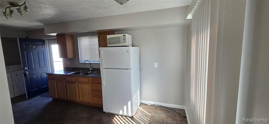 639 E Columbia Avenue, Pontiac, MI 48340 — Photo 8