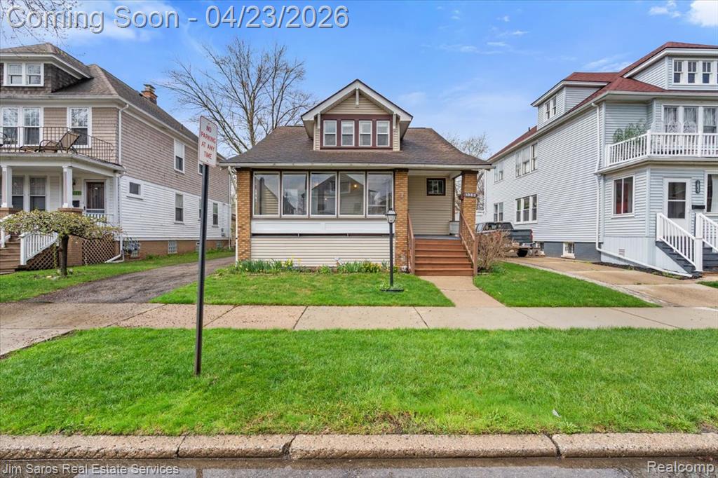 1053 Wayburn Street, Grosse Pointe, MI 48230 — front exterior