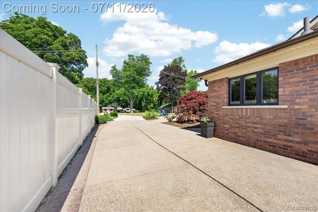 23750 E River Road, Grosse Ile, MI 48138 — Photo 32