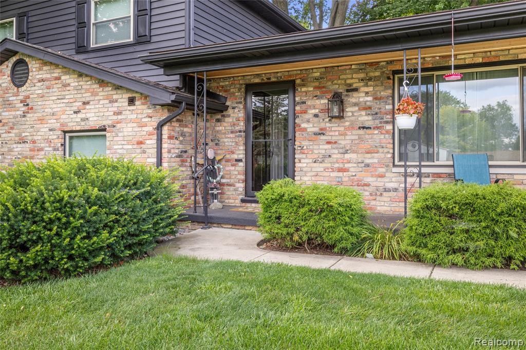 6180 Meyer Avenue, Brighton, MI 48116 — Photo 2