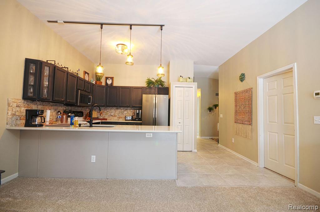 7968 Divot Drive E, 5, Waterford, MI 48327 — Photo 8