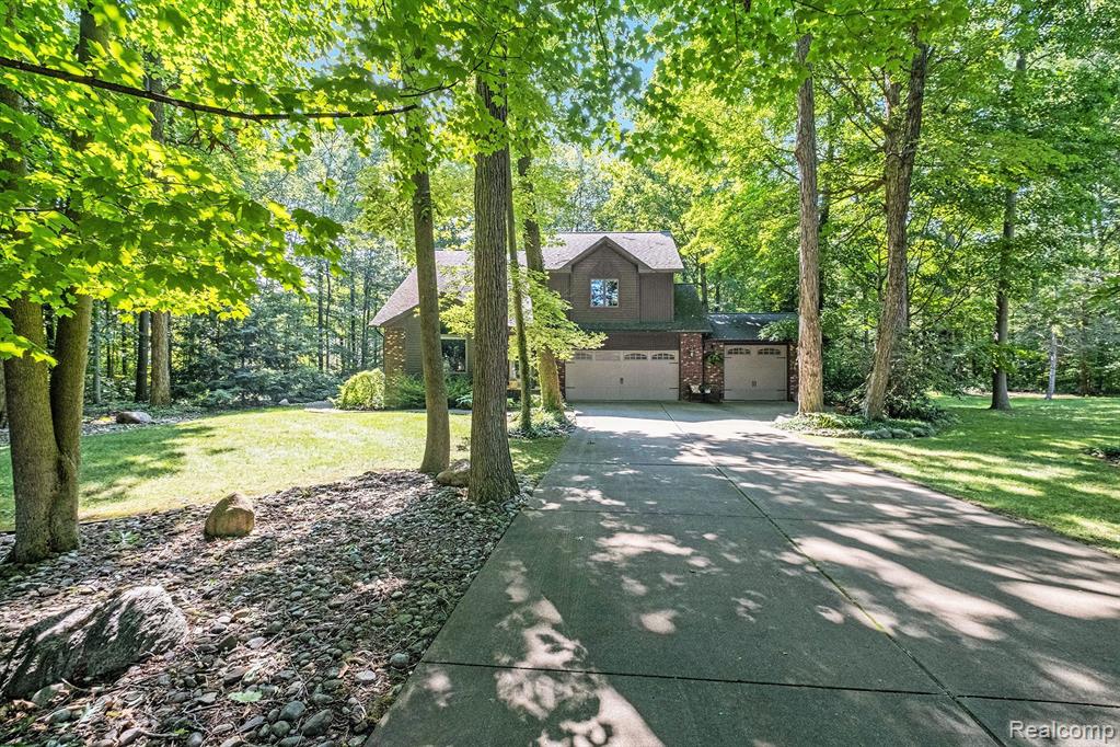 9246 YOUNG Drive, Swartz Creek, MI 48473 — Photo 3