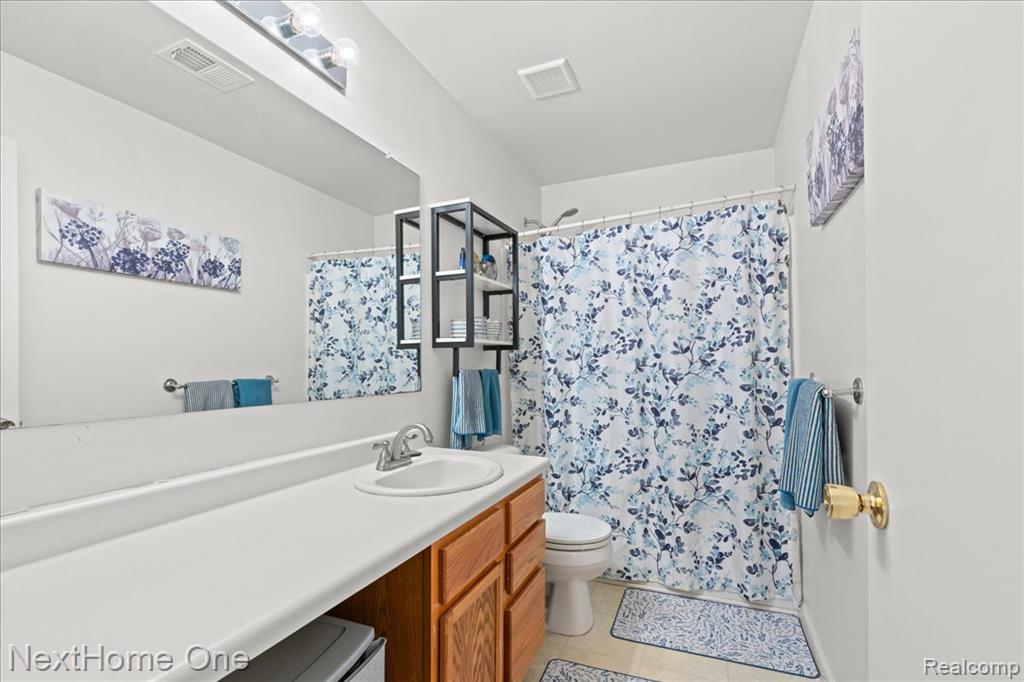 8564 Fox River Drive, Fowlerville, MI 48836 — Photo 9