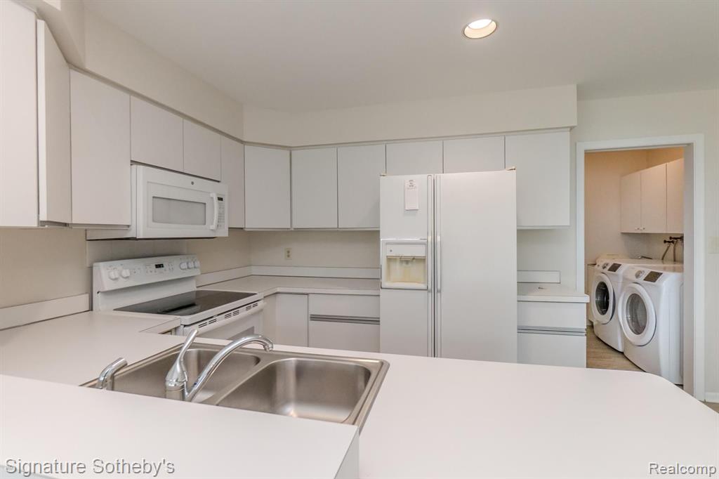 6015 PEBBLE LANE, West Bloomfield, MI — Photo 20