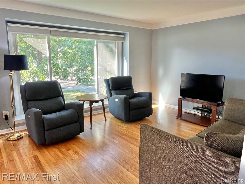 70 Knollwood Boulevard, Clawson, MI — Photo 6