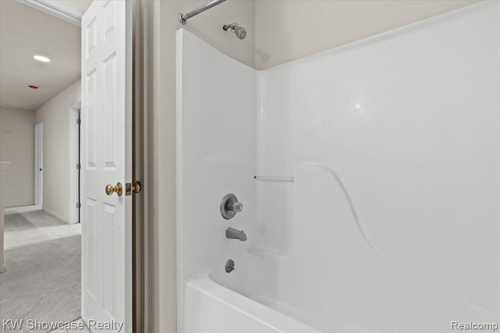 4870 LYTHAM Lane, Ann Arbor, MI 48103 — Photo 28