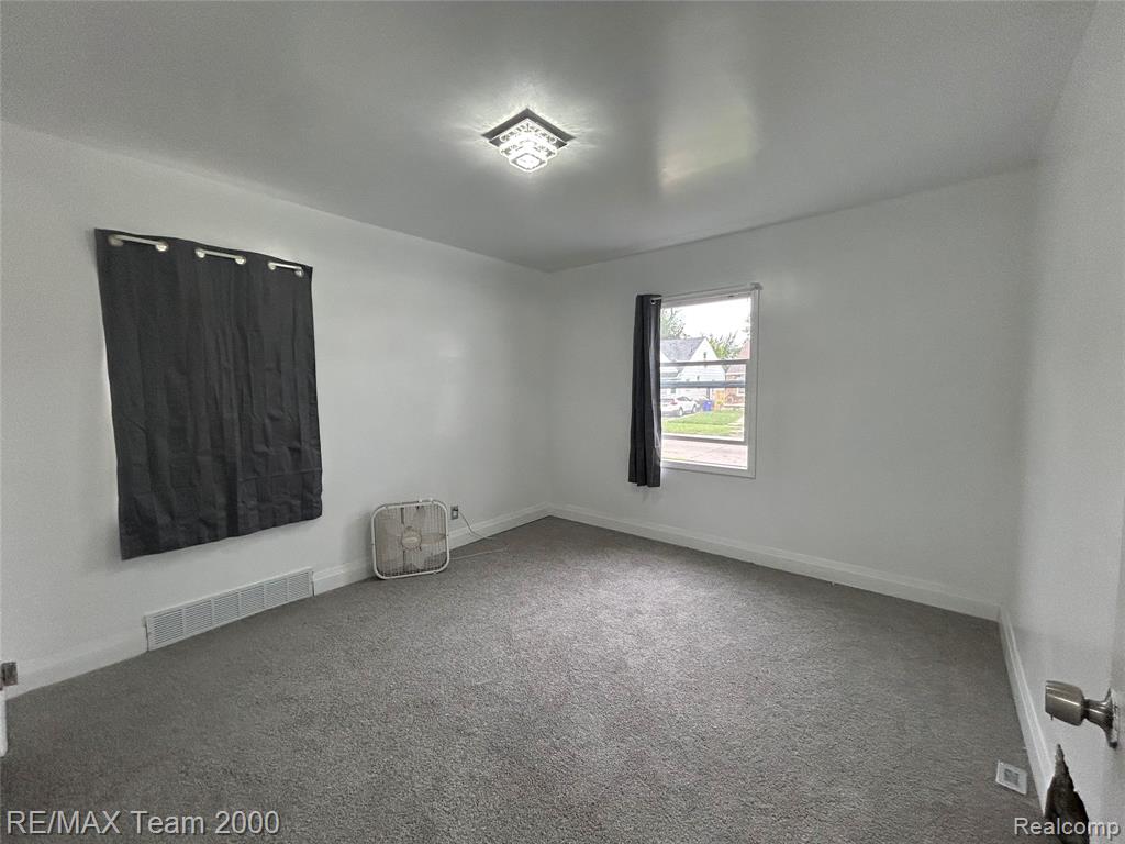 9961 N Rutland, Detroit, MI 48227 — Photo 13