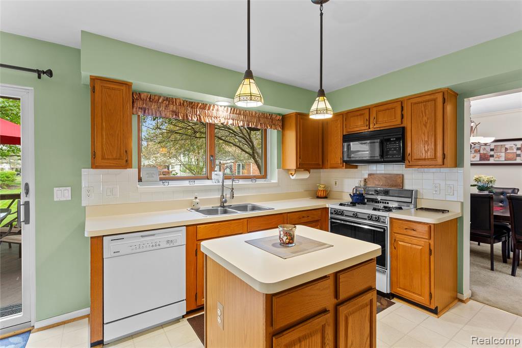 45785 Bryn Mawr Road, Canton, MI 48187 — Photo 3
