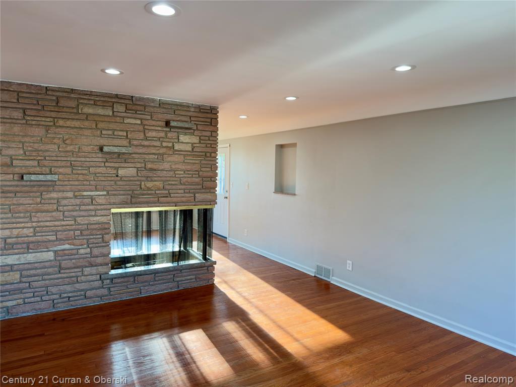6590 Rockland Street, Dearborn Heights, MI 48127 — Photo 4
