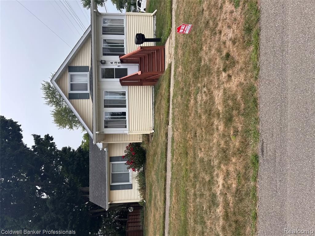 435 N Oak Street, Fenton, MI 48430