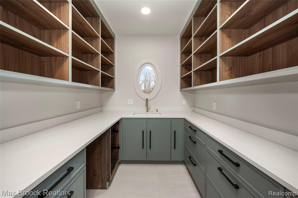 1888 W Tahquamenon Court, Bloomfield Hills, MI 48302 — Photo 28
