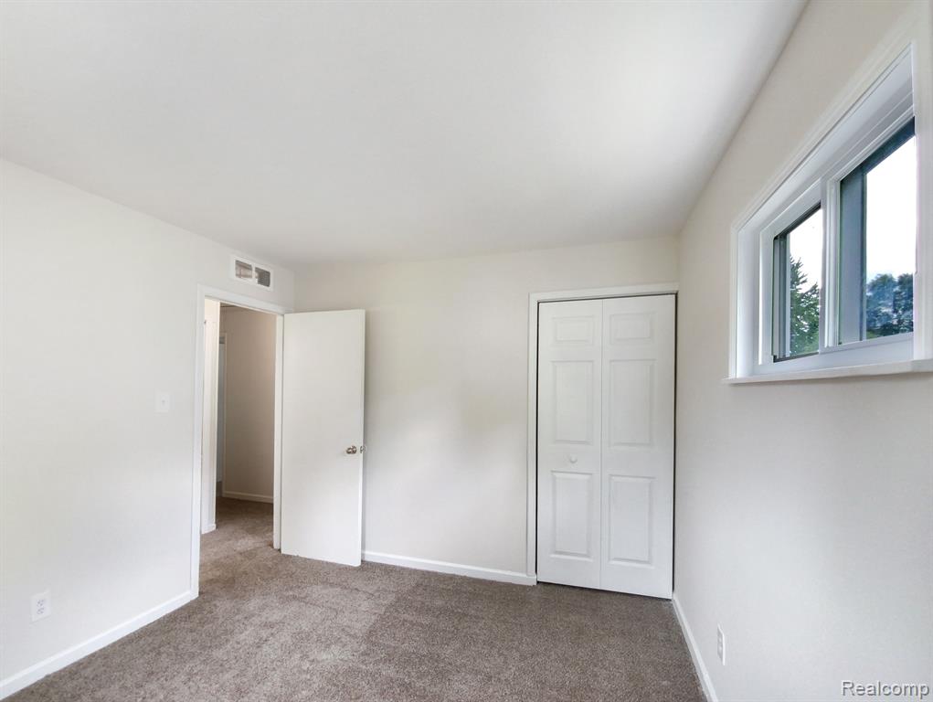 1281 CANDLEWOOD Lane, Ypsilanti, MI 48198 — Photo 9