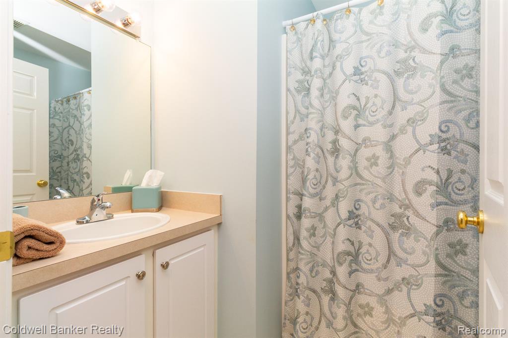 16962 FARMINGTON Road, Livonia, MI 48154 — Photo 20